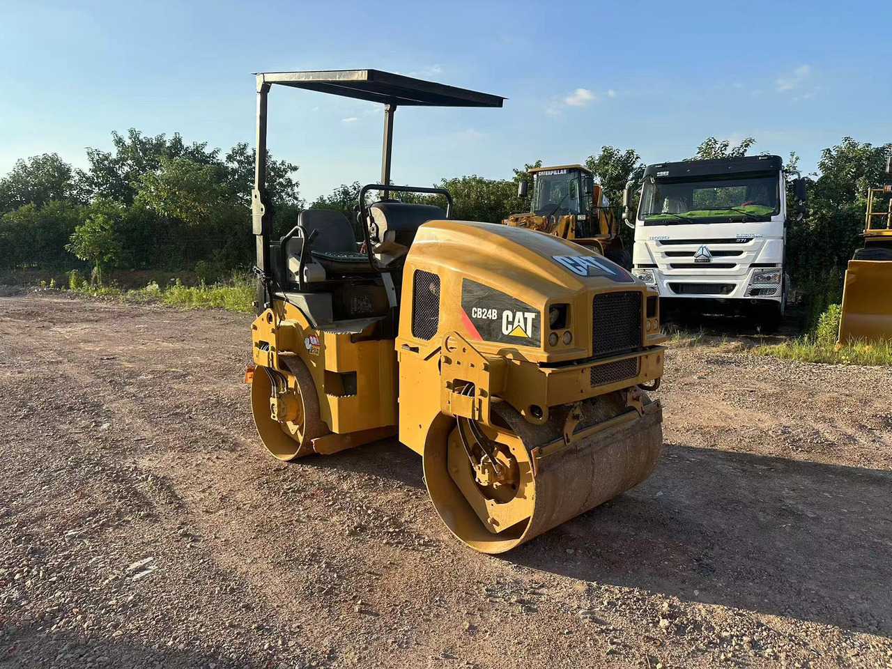 CATERPILLAR CB24B - Rullija: pilt 1 CATERPILLAR CB24B - Rullija: pilt 1