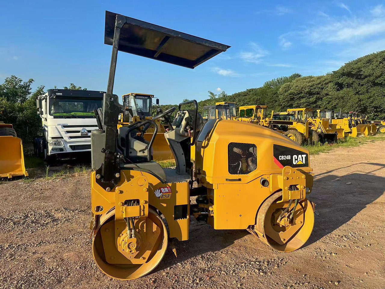 CATERPILLAR CB24B - Rullija: pilt 4 CATERPILLAR CB24B - Rullija: pilt 4