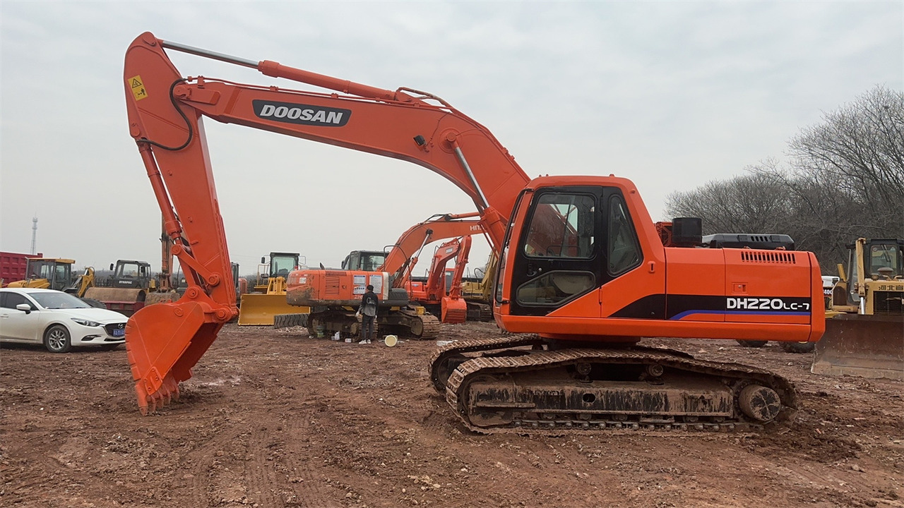 DOOSAN DH220 - Lintekskavaator: pilt 1 DOOSAN DH220 - Lintekskavaator: pilt 1
