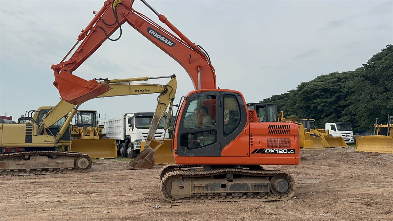 DOOSAN DX120 - Lintekskavaator: pilt 1 DOOSAN DX120 - Lintekskavaator: pilt 1