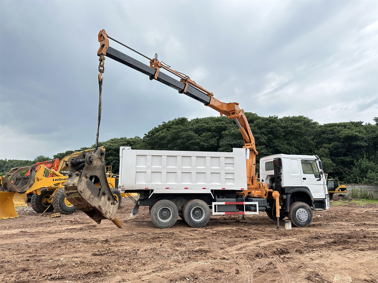 HOWO 371 Mounted Crane Dump truck - Kraanaga veoauto: pilt 2 HOWO 371 Mounted Crane Dump truck - Kraanaga veoauto: pilt 2
