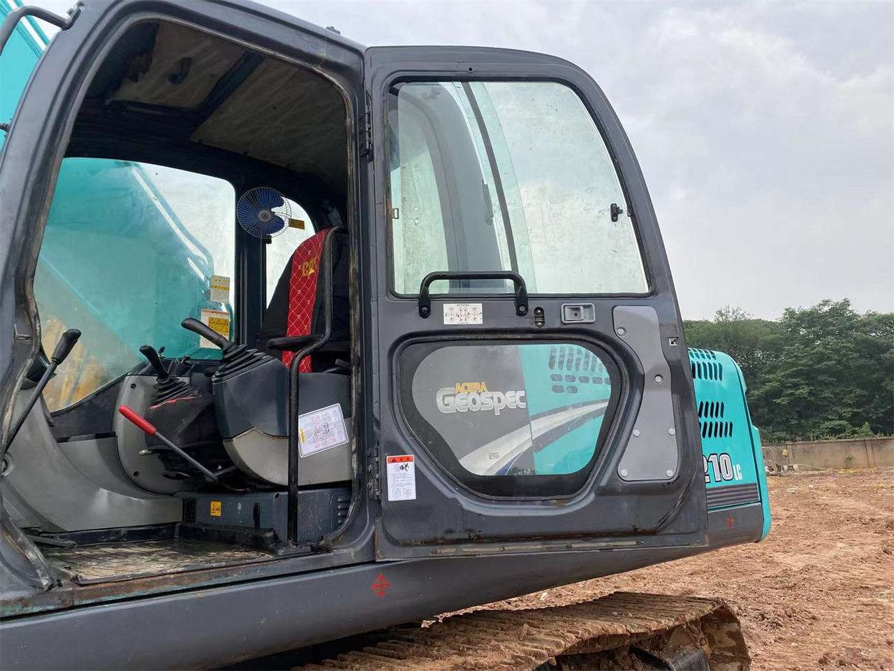 KOBELCO SK210LC-8 - Lintekskavaator: pilt 5 KOBELCO SK210LC-8 - Lintekskavaator: pilt 5