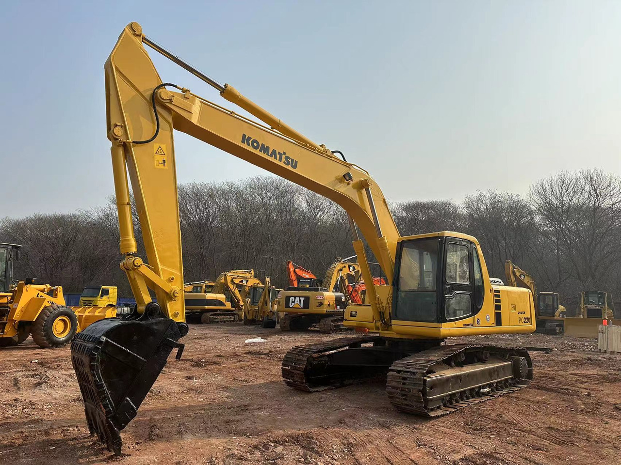 KOMATSU PC220-6 - Lintekskavaator: pilt 2 KOMATSU PC220-6 - Lintekskavaator: pilt 2