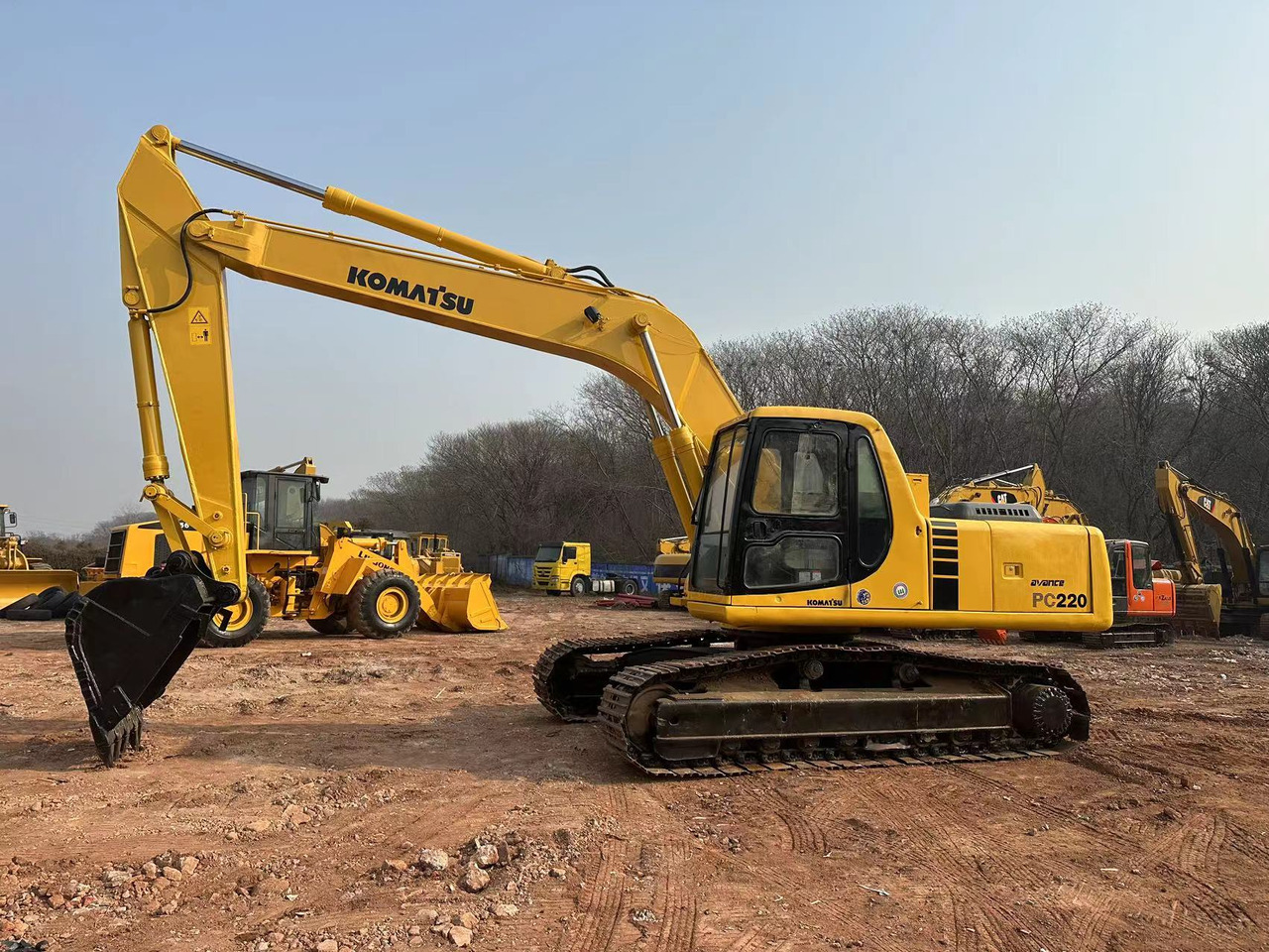 KOMATSU PC220-6 - Lintekskavaator: pilt 3 KOMATSU PC220-6 - Lintekskavaator: pilt 3
