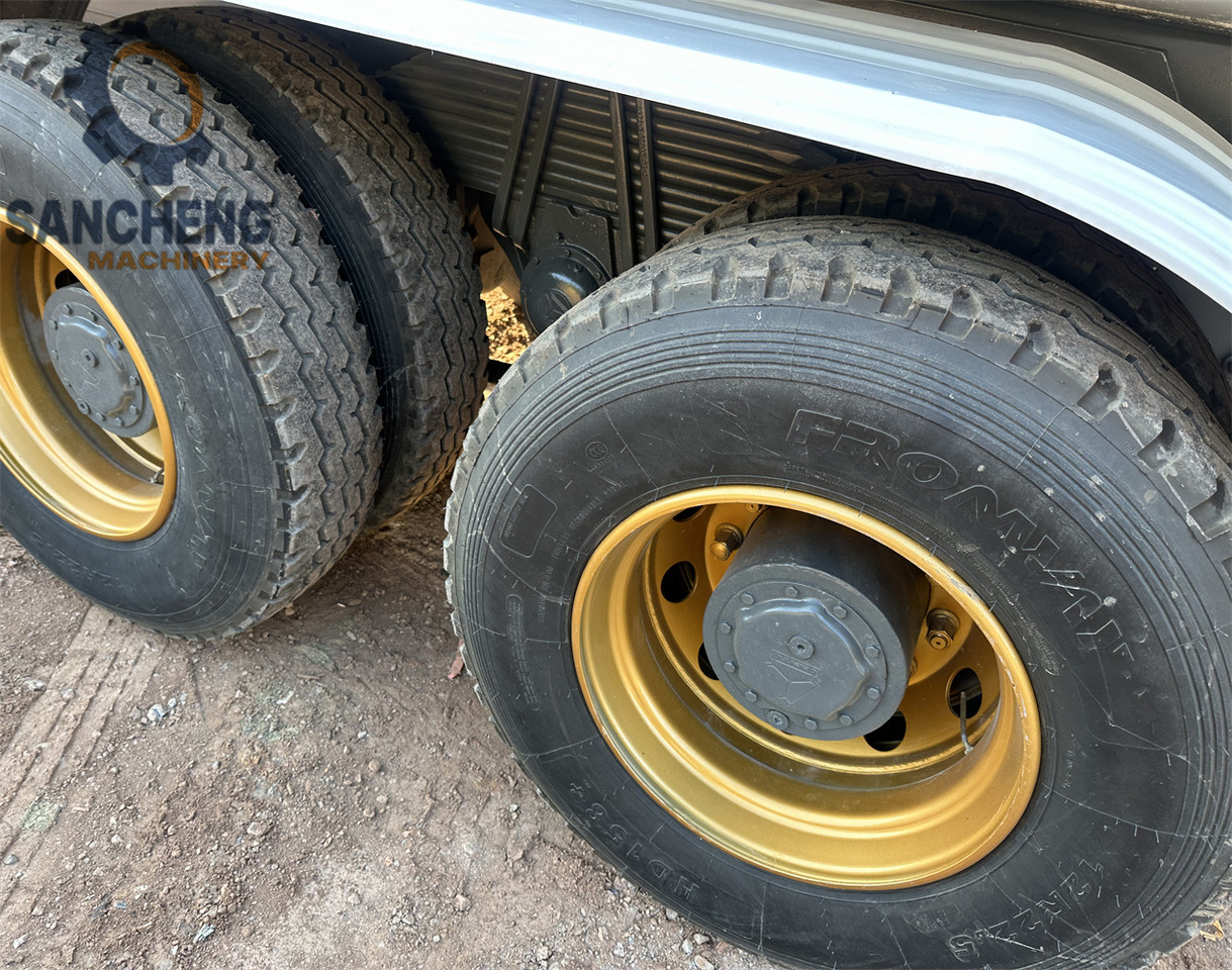 SINOTRUK HOWO 371 6x4 Water Tanker Truck - Tsisternauto: pilt 5 SINOTRUK HOWO 371 6x4 Water Tanker Truck - Tsisternauto: pilt 5