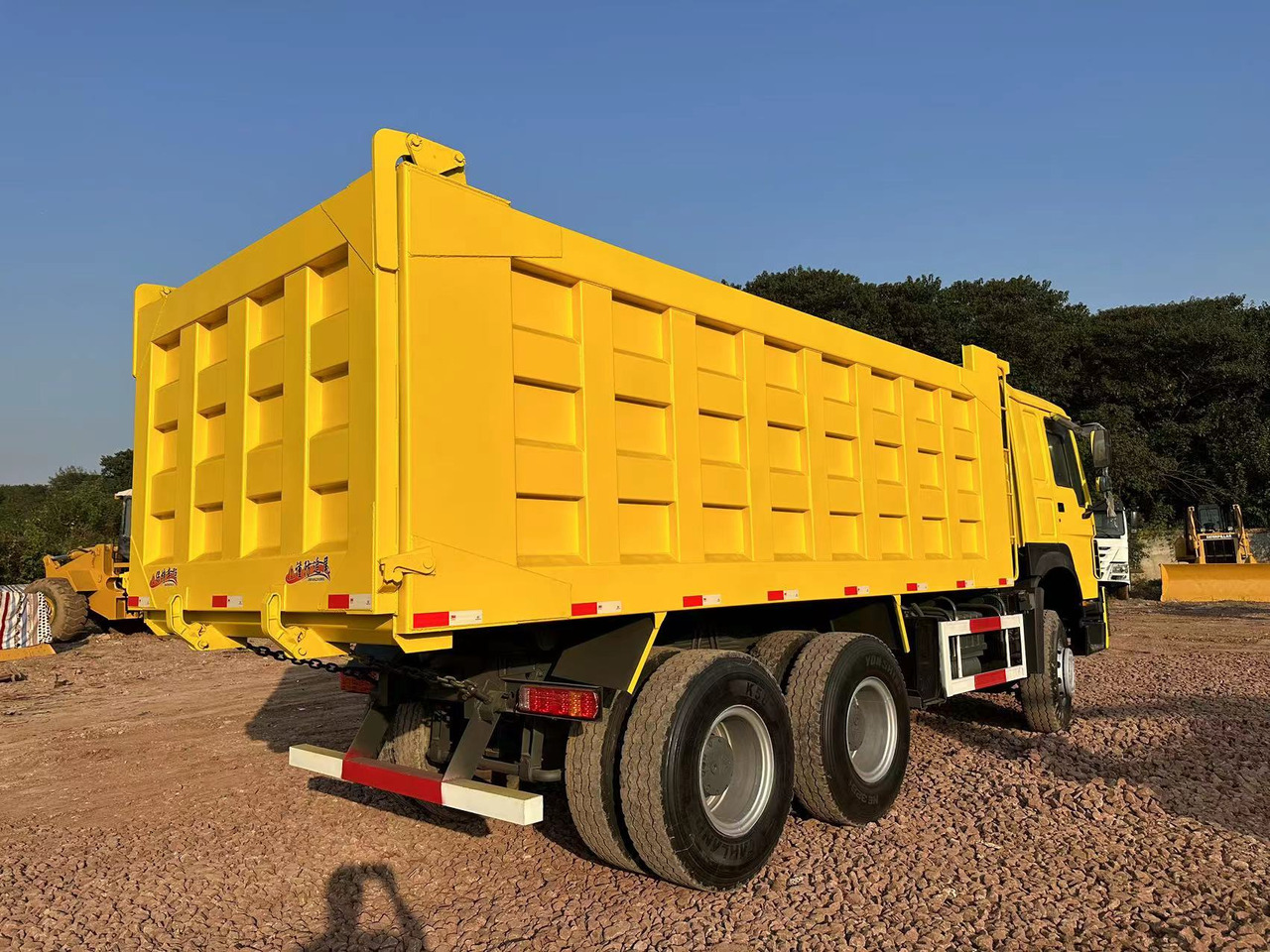 Kallurauto transporditavad ained silo SINOTRUK HOWO 371 Dump Truck: pilt 8