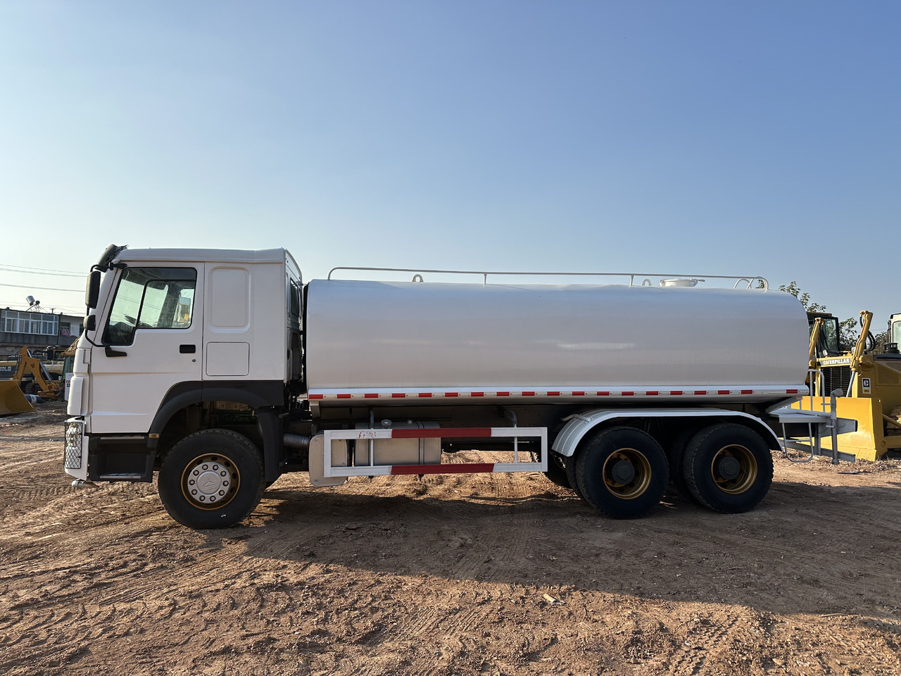 SINOTRUK HOWO 371 Water Tanker Truck - Tsisternauto: pilt 5 SINOTRUK HOWO 371 Water Tanker Truck - Tsisternauto: pilt 5