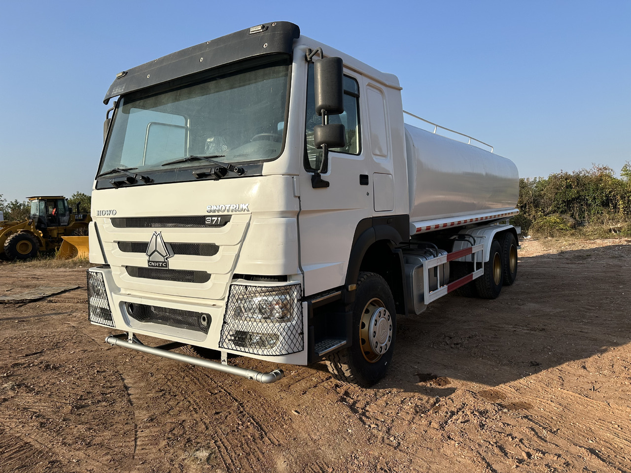 SINOTRUK HOWO 371 Water Tanker Truck - Tsisternauto: pilt 1 SINOTRUK HOWO 371 Water Tanker Truck - Tsisternauto: pilt 1