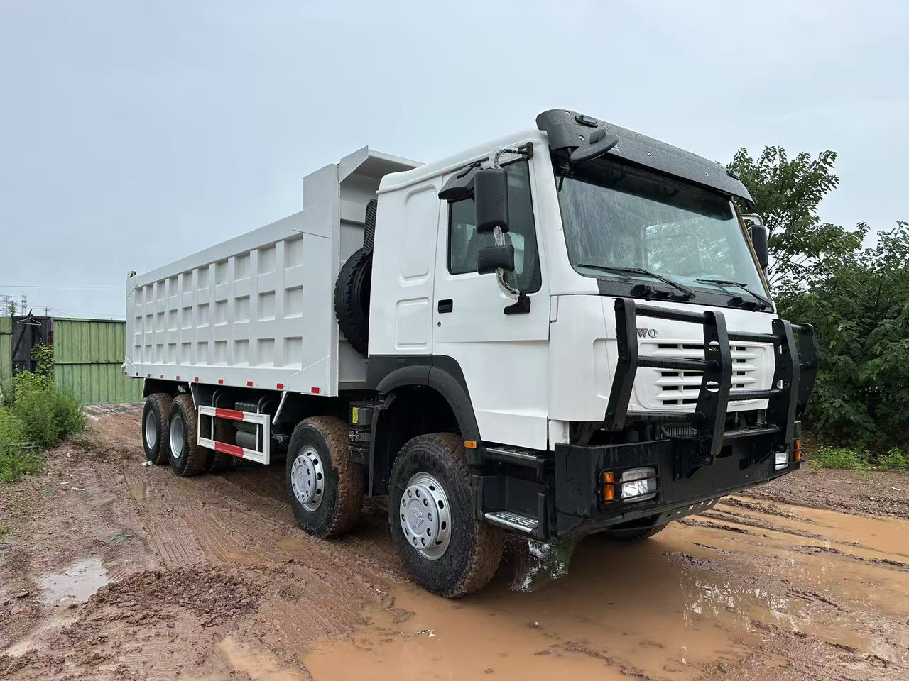 SINOTRUK HOWO 371 with Bumper - Kallurauto: pilt 1 SINOTRUK HOWO 371 with Bumper - Kallurauto: pilt 1
