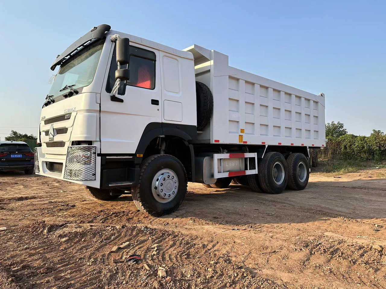 SINOTRUK HOWO 371hp 6x4 - Kallurauto: pilt 3 SINOTRUK HOWO 371hp 6x4 - Kallurauto: pilt 3