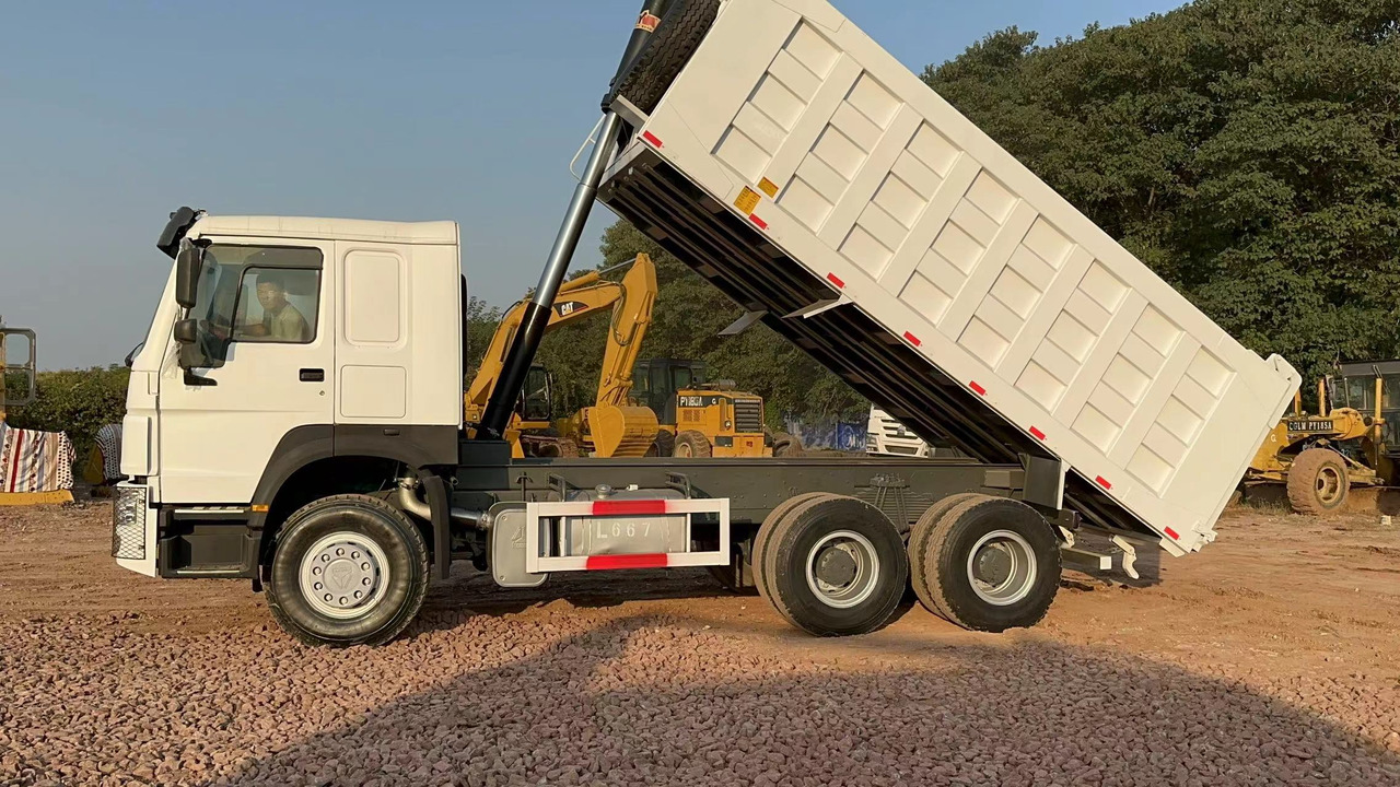 SINOTRUK HOWO 371hp 6x4 - Kallurauto: pilt 4 SINOTRUK HOWO 371hp 6x4 - Kallurauto: pilt 4