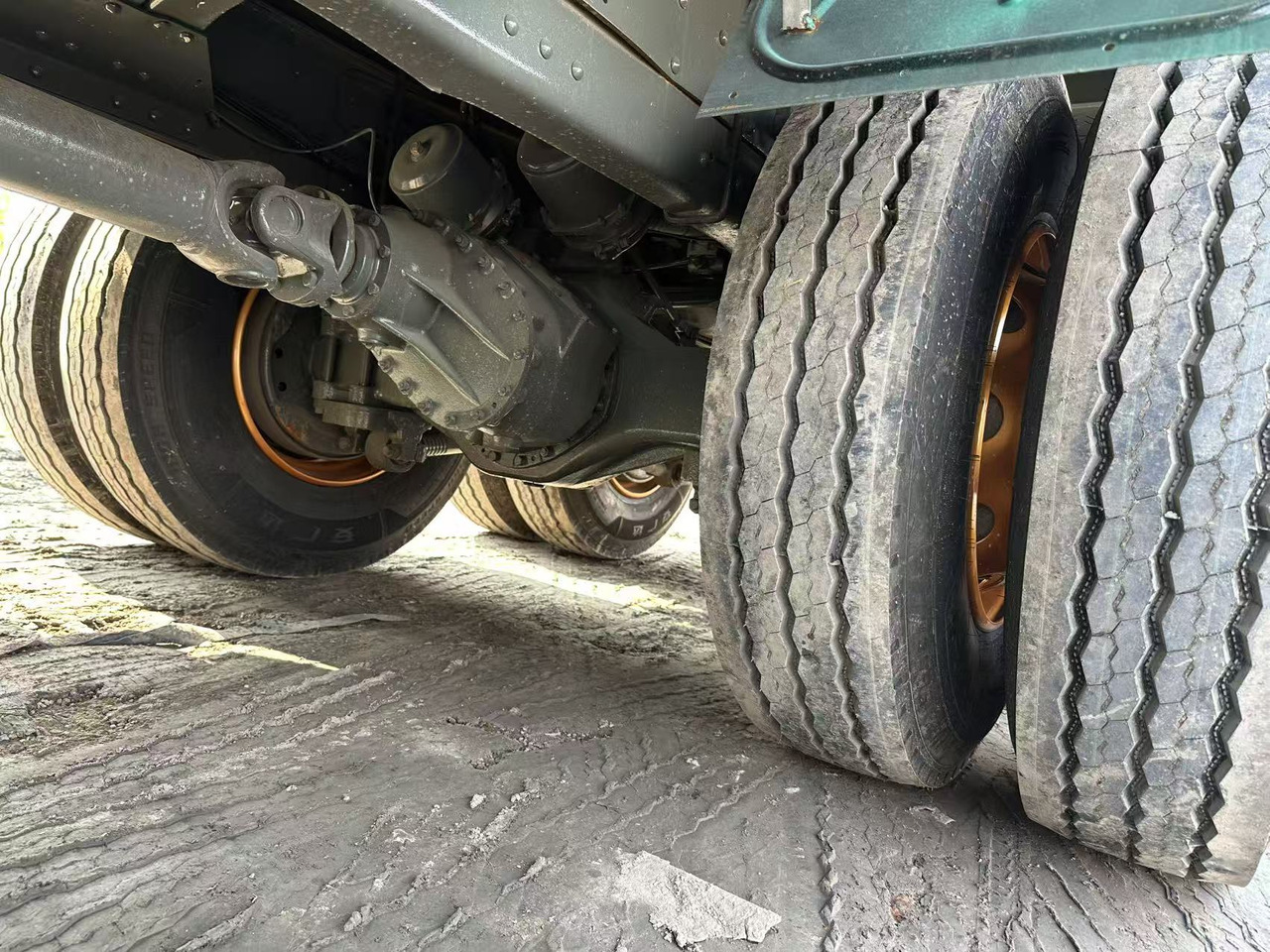 SINOTRUK HOWO 420hp 8x4 fence truck - Madelveok/ Platvormveok: pilt 4 SINOTRUK HOWO 420hp 8x4 fence truck - Madelveok/ Platvormveok: pilt 4