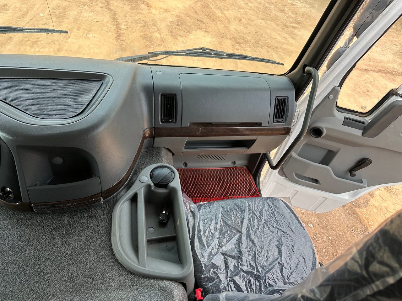 SINOTRUK HOWO Dump truck 371 6x4 - Kallurauto: pilt 5 SINOTRUK HOWO Dump truck 371 6x4 - Kallurauto: pilt 5
