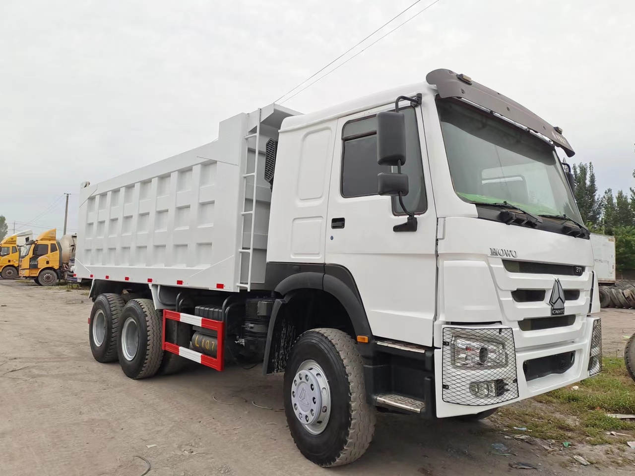 Kallurauto transporditavad ained lahtine mass SINOTRUK HOWO Dump truck 371 6x4: pilt 1
