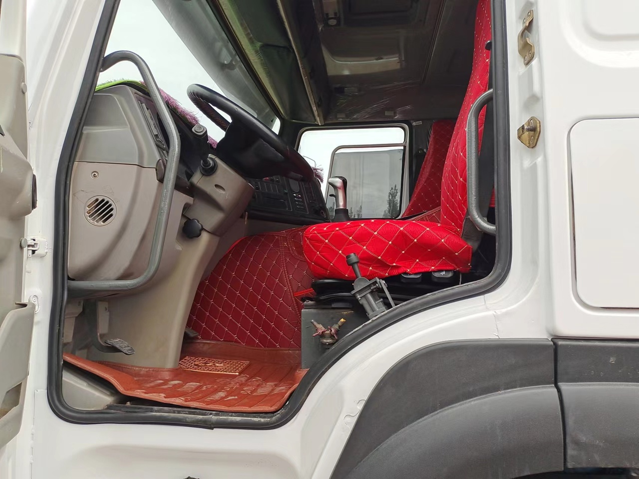 SINOTRUK HOWO Dump truck 371 6x4 - Kallurauto: pilt 5 SINOTRUK HOWO Dump truck 371 6x4 - Kallurauto: pilt 5