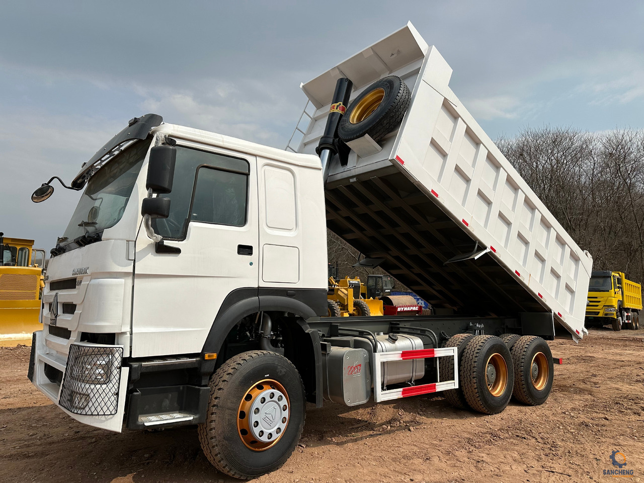 SINOTRUK HOWO Dump truck 371 6x4 - Kallurauto: pilt 1 SINOTRUK HOWO Dump truck 371 6x4 - Kallurauto: pilt 1