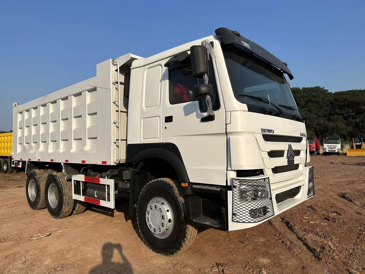 SINOTRUK HOWO HOWO 371 6x4 - Kallurauto: pilt 4 SINOTRUK HOWO HOWO 371 6x4 - Kallurauto: pilt 4