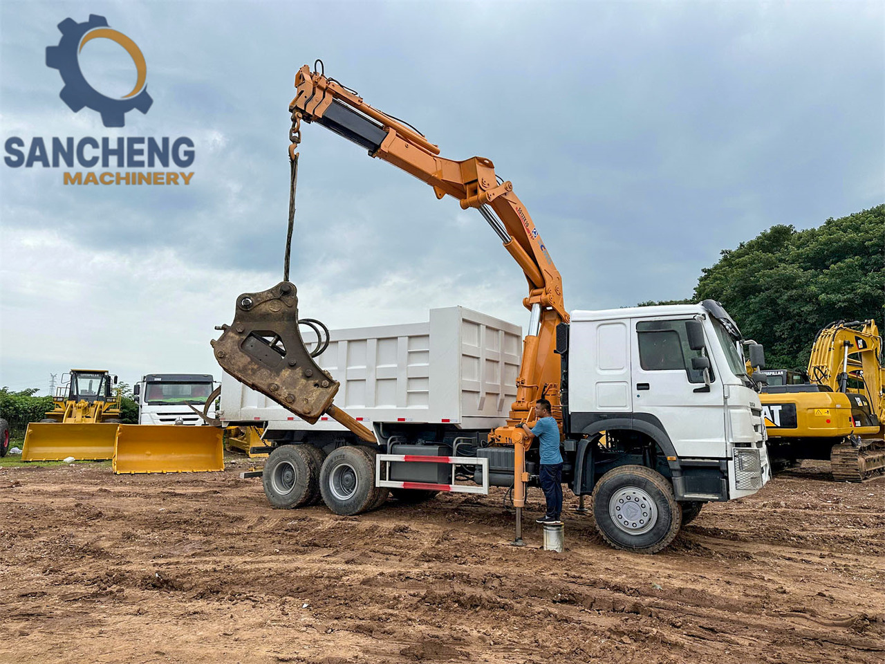 SINOTRUK Howo 371 6x4 crane truck - Kraanaga veoauto: pilt 2 SINOTRUK Howo 371 6x4 crane truck - Kraanaga veoauto: pilt 2