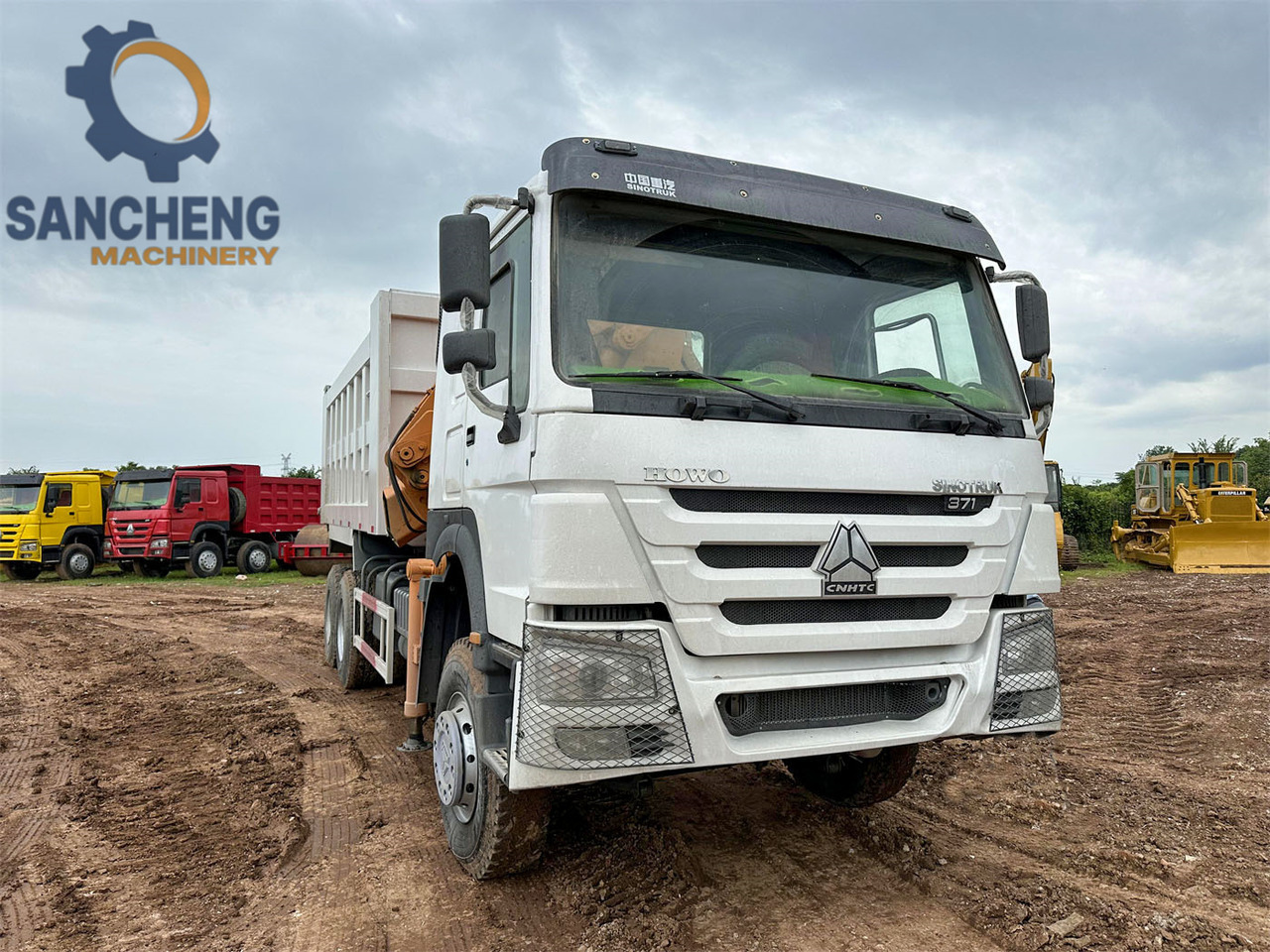 SINOTRUK Howo 371hp 6x4 crane truck - Kraanaga veoauto: pilt 3 SINOTRUK Howo 371hp 6x4 crane truck - Kraanaga veoauto: pilt 3