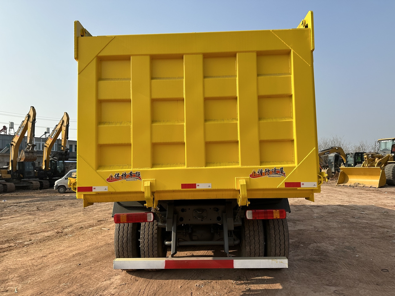 Kallurauto transporditavad ained silo SINOTRUK Howo Dump truck 371: pilt 7 Kallurauto transporditavad ained silo SINOTRUK Howo Dump truck 371: pilt 7