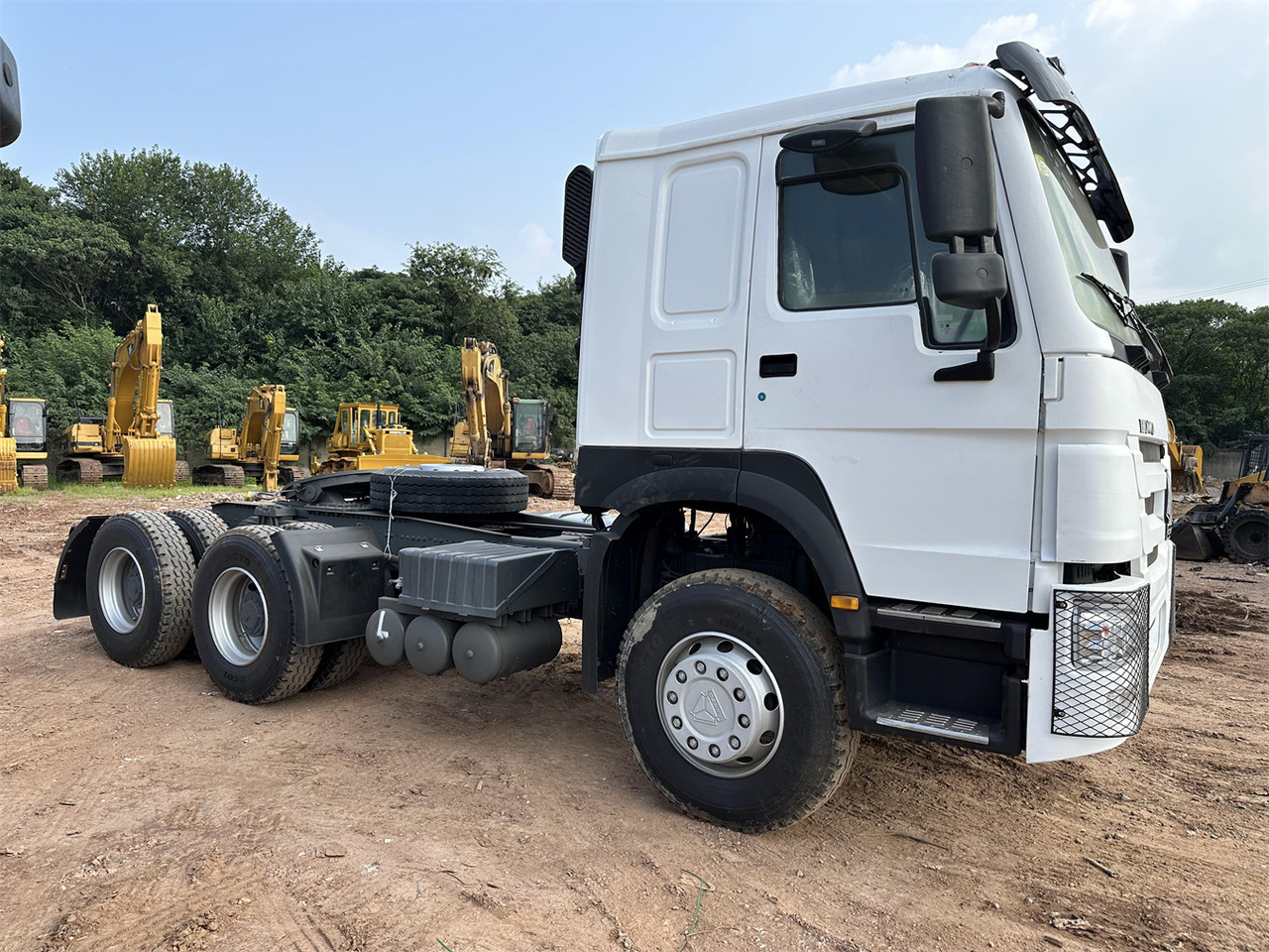 SINOTRUK HOWO 371 Tractor 6X4 - Sadulveok: pilt 2 SINOTRUK HOWO 371 Tractor 6X4 - Sadulveok: pilt 2