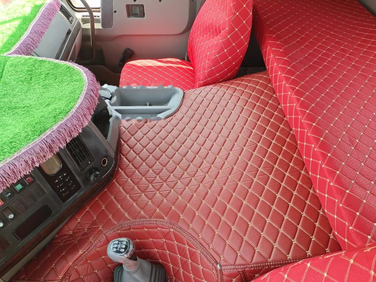 SINOTRUK Howo tractor unit 420 - Sadulveok: pilt 5 SINOTRUK Howo tractor unit 420 - Sadulveok: pilt 5
