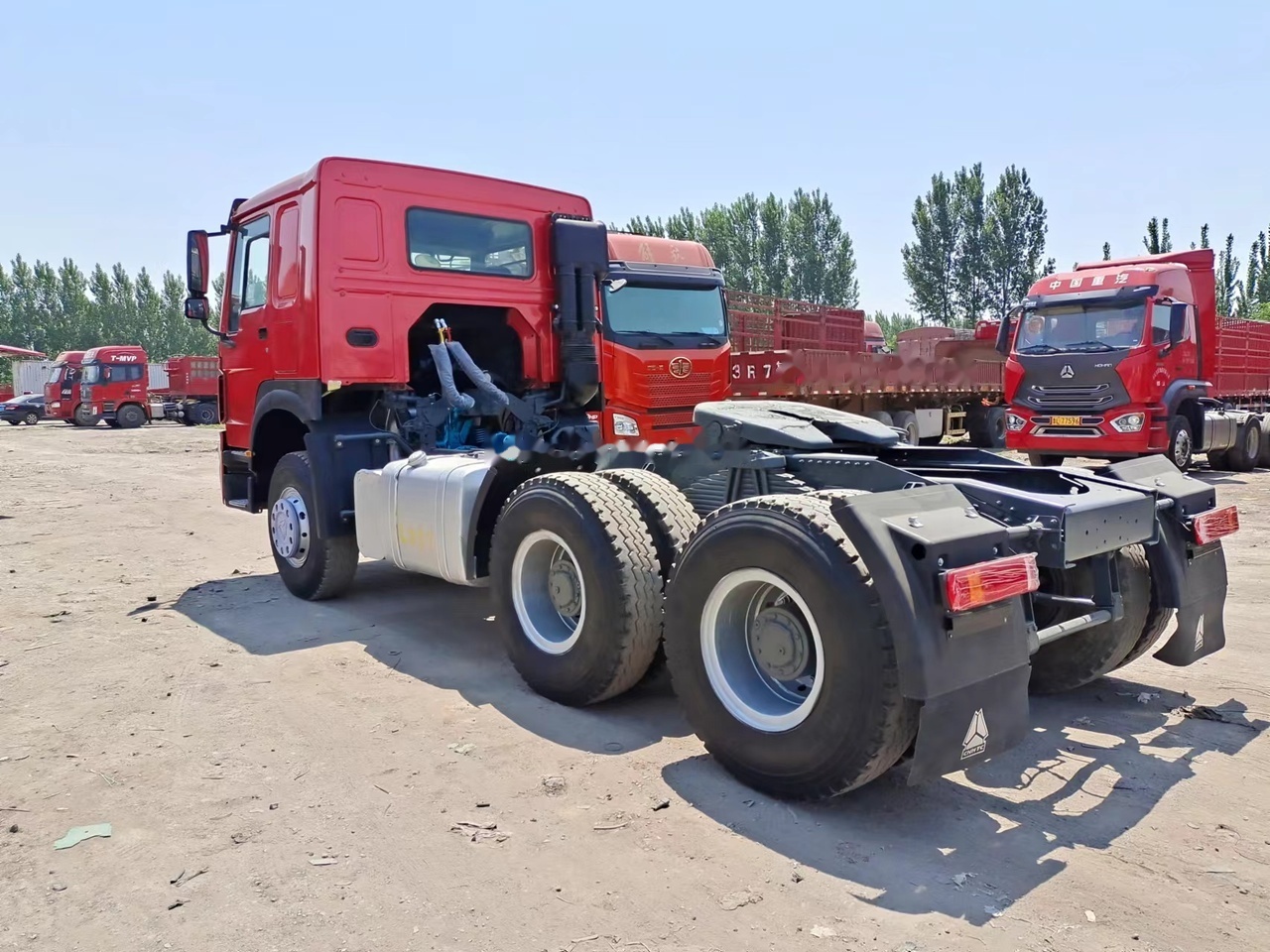 SINOTRUK Howo tractor unit 420 - Sadulveok: pilt 2 SINOTRUK Howo tractor unit 420 - Sadulveok: pilt 2