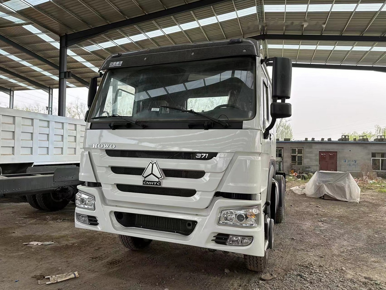 Sinotruk Howo 371 Truck Head - Sadulveok: pilt 2 Sinotruk Howo 371 Truck Head - Sadulveok: pilt 2