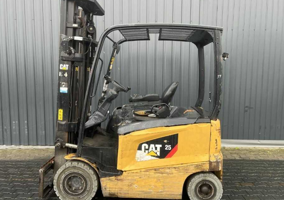 CAT Lift Trucks EP25CN - Elektritõstuk: pilt 2 CAT Lift Trucks EP25CN - Elektritõstuk: pilt 2