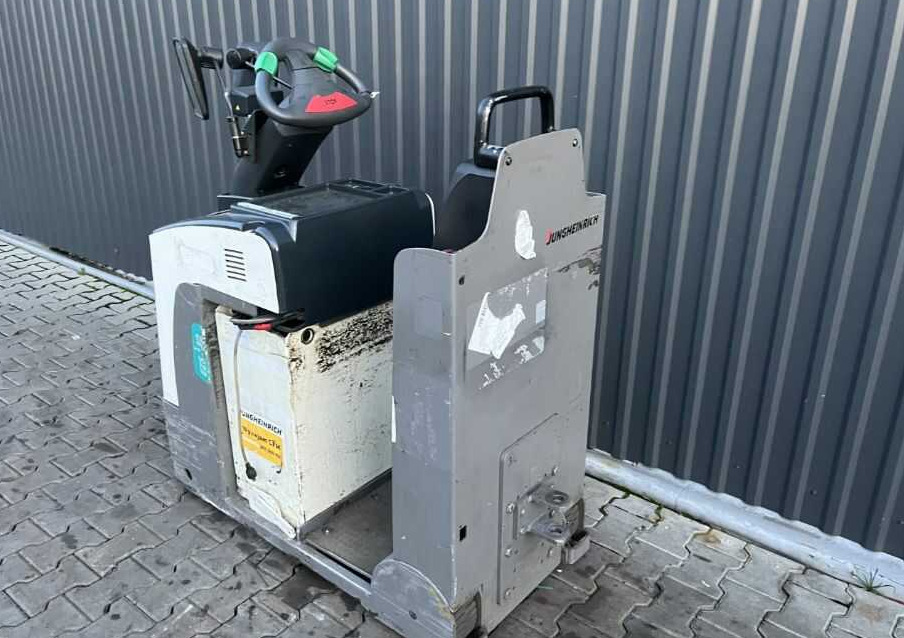 Jungheinrich EZS130 - Puksiirtraktor: pilt 3 Jungheinrich EZS130 - Puksiirtraktor: pilt 3