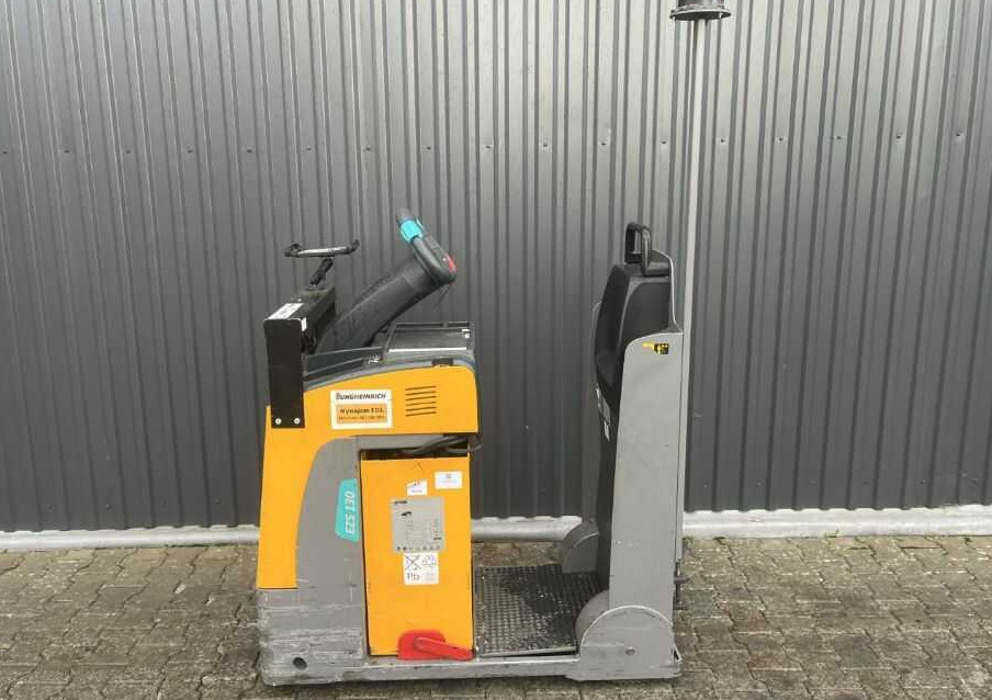Jungheinrich EZS130 - Puksiirtraktor: pilt 2 Jungheinrich EZS130 - Puksiirtraktor: pilt 2