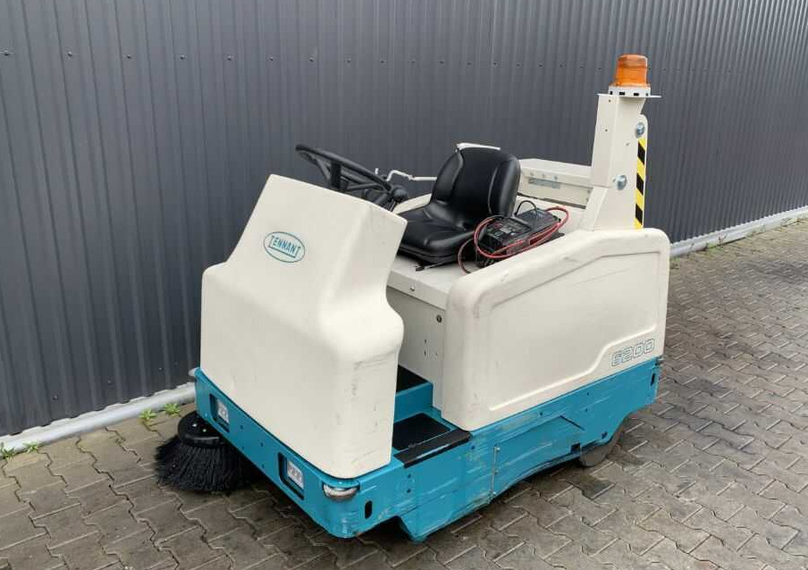 Tennant 6200 - Tööstuslik kuivpühkimismasin: pilt 1 Tennant 6200 - Tööstuslik kuivpühkimismasin: pilt 1