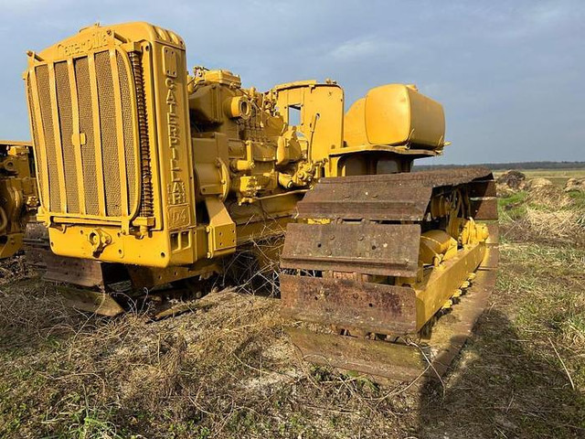 Caterpillar D4 - - Buldooser: pilt 1 Caterpillar D4 - - Buldooser: pilt 1