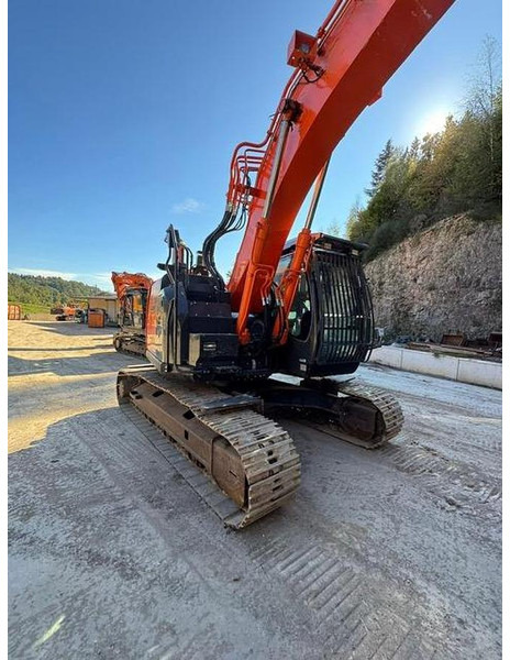 Hitachi ZX225USLC-6 - Lintekskavaator: pilt 5 Hitachi ZX225USLC-6 - Lintekskavaator: pilt 5