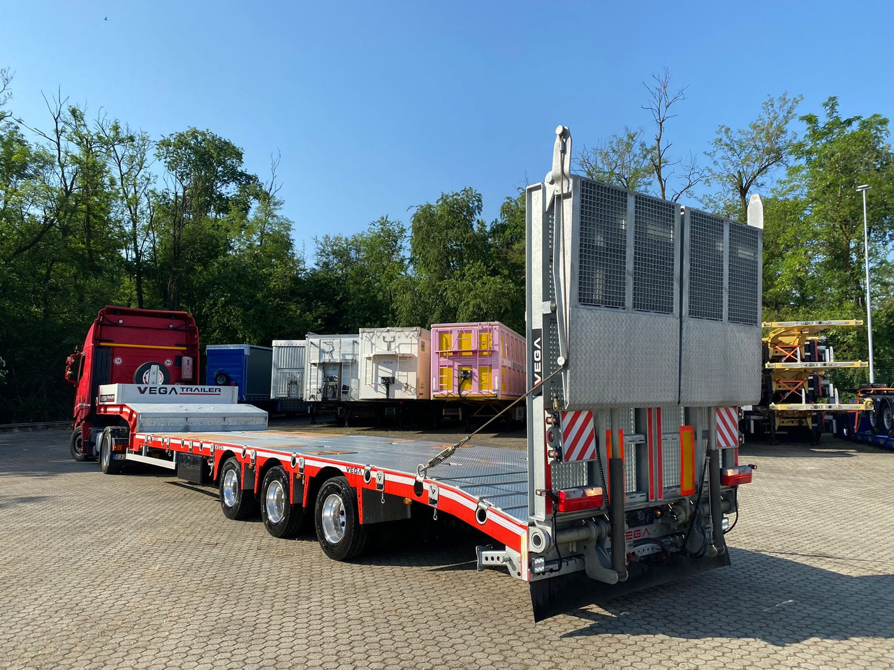 3 AXLE LOWBED (VEGA ITALIANO) - Madal platvormpoolhaagis: pilt 5 3 AXLE LOWBED (VEGA ITALIANO) - Madal platvormpoolhaagis: pilt 5