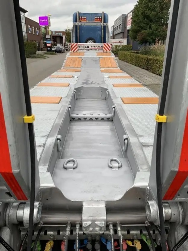 4 AXLE GERMANO TYPE LOWLOADER VEGA TRAILER - Madal platvormpoolhaagis: pilt 3 4 AXLE GERMANO TYPE LOWLOADER VEGA TRAILER - Madal platvormpoolhaagis: pilt 3