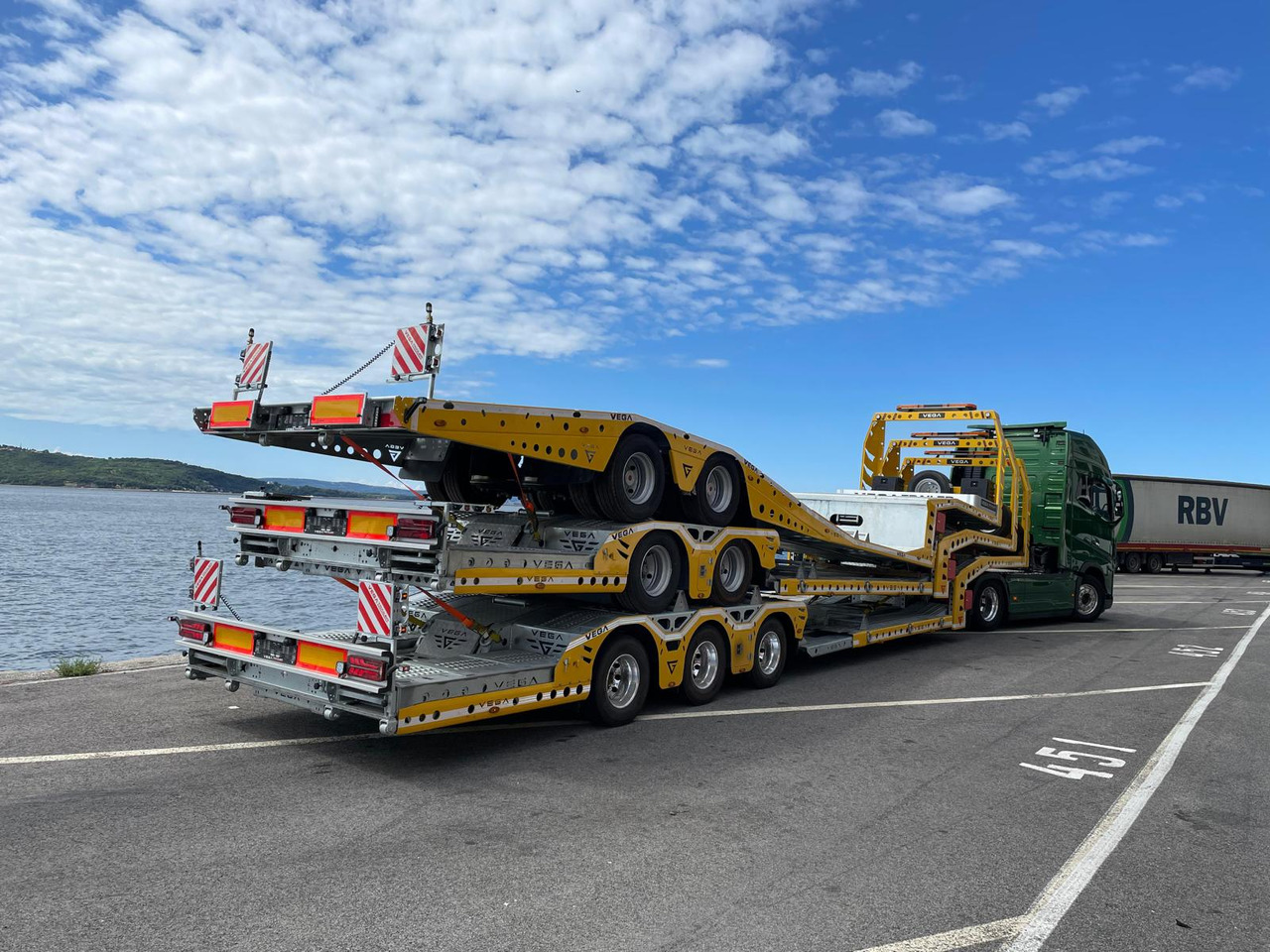 VEGA-3 (TRUCK CARRIER) - Treilerpoolhaagis: pilt 2 VEGA-3 (TRUCK CARRIER) - Treilerpoolhaagis: pilt 2