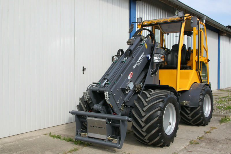 Eurotrac T 13 Teleskop Radlader Hoflader - Teleskooprataslaadur: pilt 1 Eurotrac T 13 Teleskop Radlader Hoflader - Teleskooprataslaadur: pilt 1