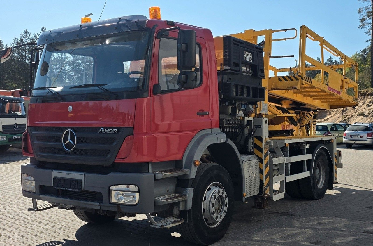 Mercedes-Benz Axor 1824 - Veoautolt tõusev platvorm: pilt 1 Mercedes-Benz Axor 1824 - Veoautolt tõusev platvorm: pilt 1