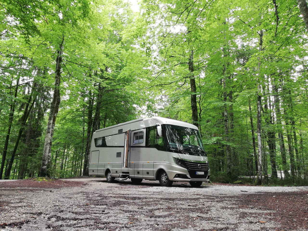 Niesmann + Bischoff Flair 880 BE - Täisintegreeritud matkaauto: pilt 1 Niesmann + Bischoff Flair 880 BE - Täisintegreeritud matkaauto: pilt 1