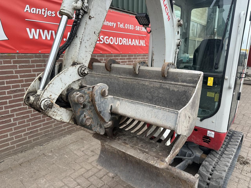 Takeuchi TB216 - Gebruikt - Miniekskavaator: pilt 3 Takeuchi TB216 - Gebruikt - Miniekskavaator: pilt 3