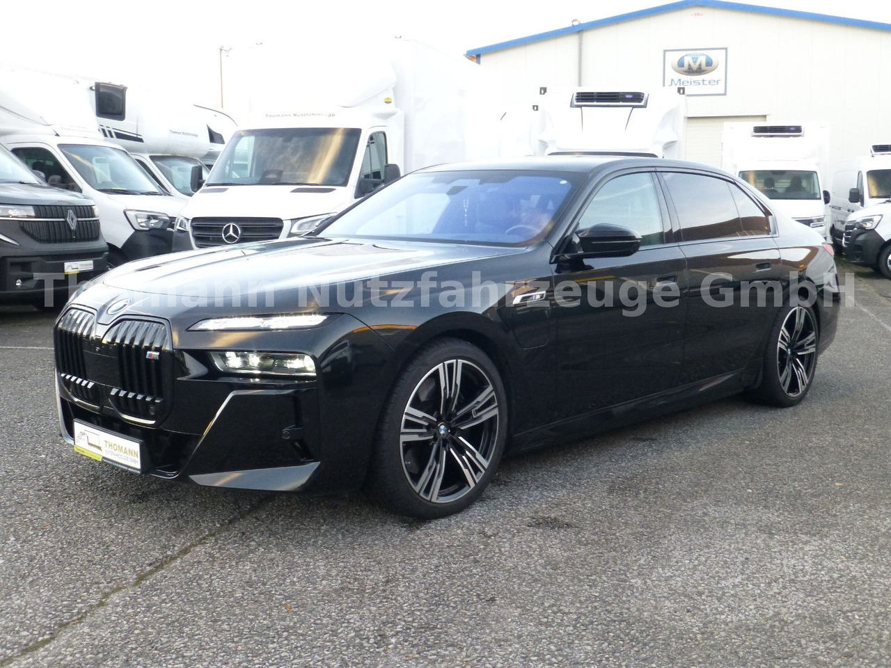 BMW M760 7 M760 e xDrive Cinema Sky Lounge 2x 21 Zol - Sedaan: pilt 2 BMW M760 7 M760 e xDrive Cinema Sky Lounge 2x 21 Zol - Sedaan: pilt 2