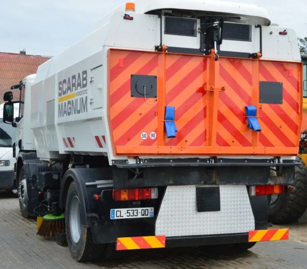 SCARAB Scania 220 Scarab Magnum - Tänavapühkimismasin: pilt 5 SCARAB Scania 220 Scarab Magnum - Tänavapühkimismasin: pilt 5