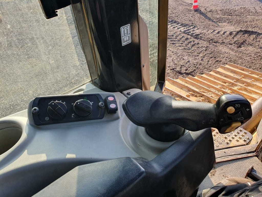 CAT D6N LGP / 7.374h / 6-Wege Klappschild / Bj: 2017  liising CAT D6N LGP / 7.374h / 6-Wege Klappschild / Bj: 2017: pilt 12