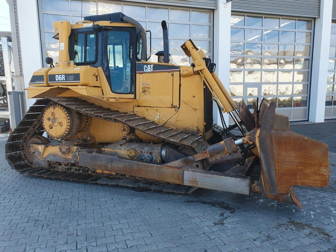 CAT D6R LGP / 1999 / 17.421h - Buldooser: pilt 2 CAT D6R LGP / 1999 / 17.421h - Buldooser: pilt 2