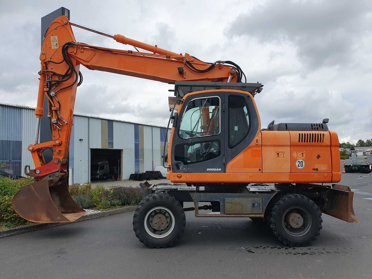 Doosan DX190W / 2008 / 12.349h / 1x Tieflöffel - Ratastel ekskavaator: pilt 3 Doosan DX190W / 2008 / 12.349h / 1x Tieflöffel - Ratastel ekskavaator: pilt 3