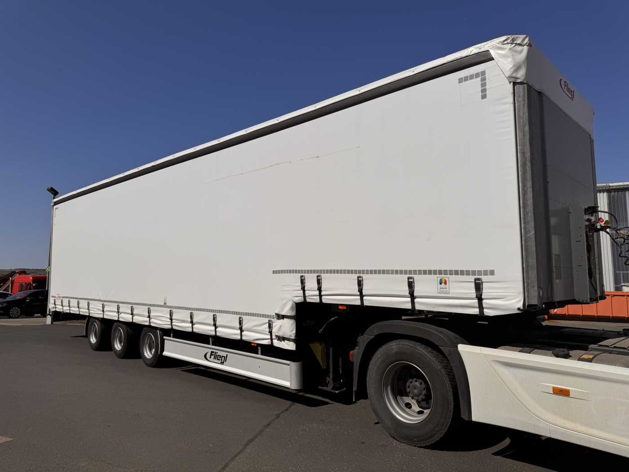 Fliegl SDS 350 Schiebeplane+Verdeck XL SAF 20.900Km - Madal platvormpoolhaagis: pilt 2 Fliegl SDS 350 Schiebeplane+Verdeck XL SAF 20.900Km - Madal platvormpoolhaagis: pilt 2