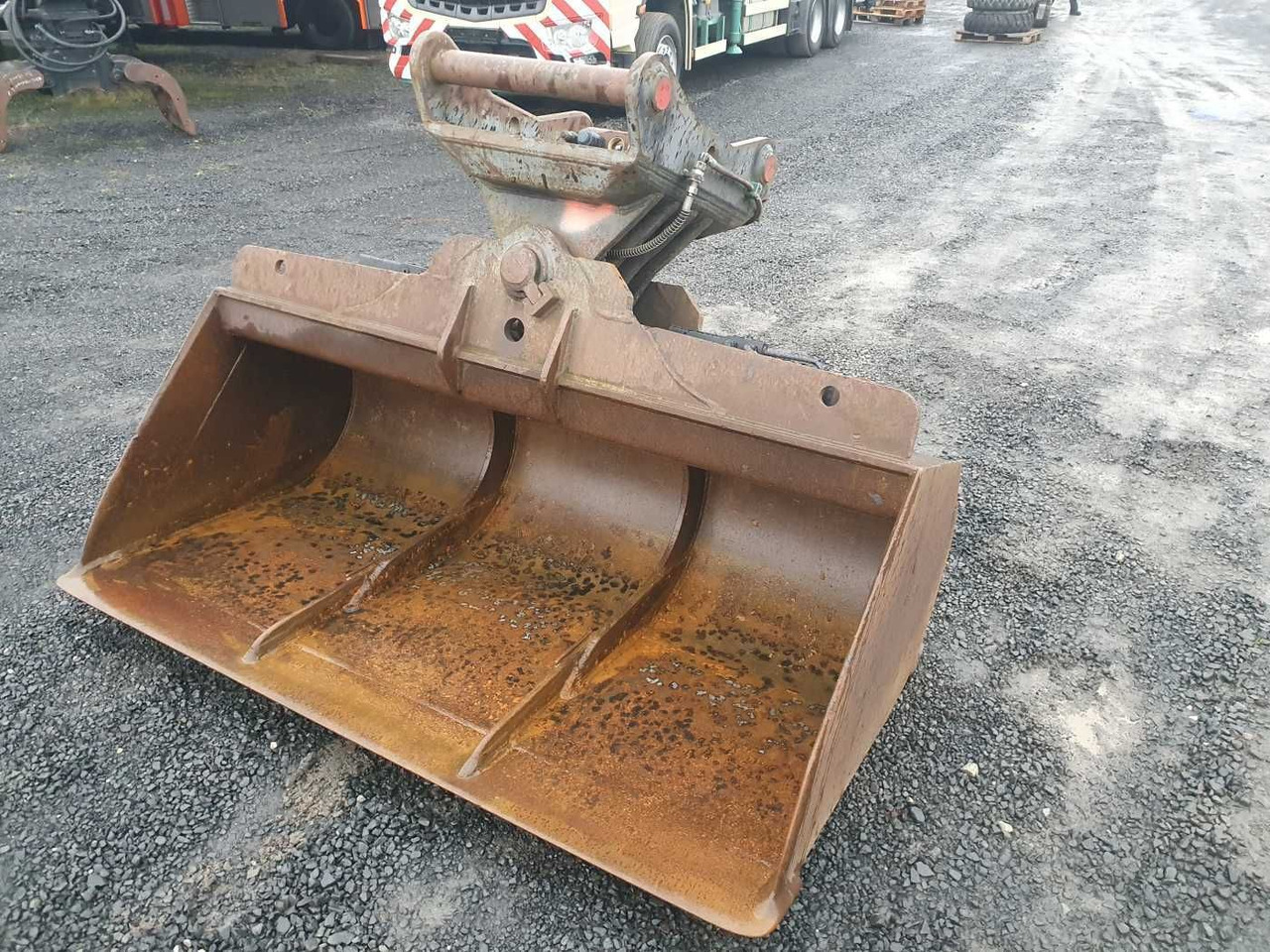 Hydraulischer Grabenräumlöffel / schwenkbar OQ80 - Ekskavaatori kopp: pilt 2 Hydraulischer Grabenräumlöffel / schwenkbar OQ80 - Ekskavaatori kopp: pilt 2