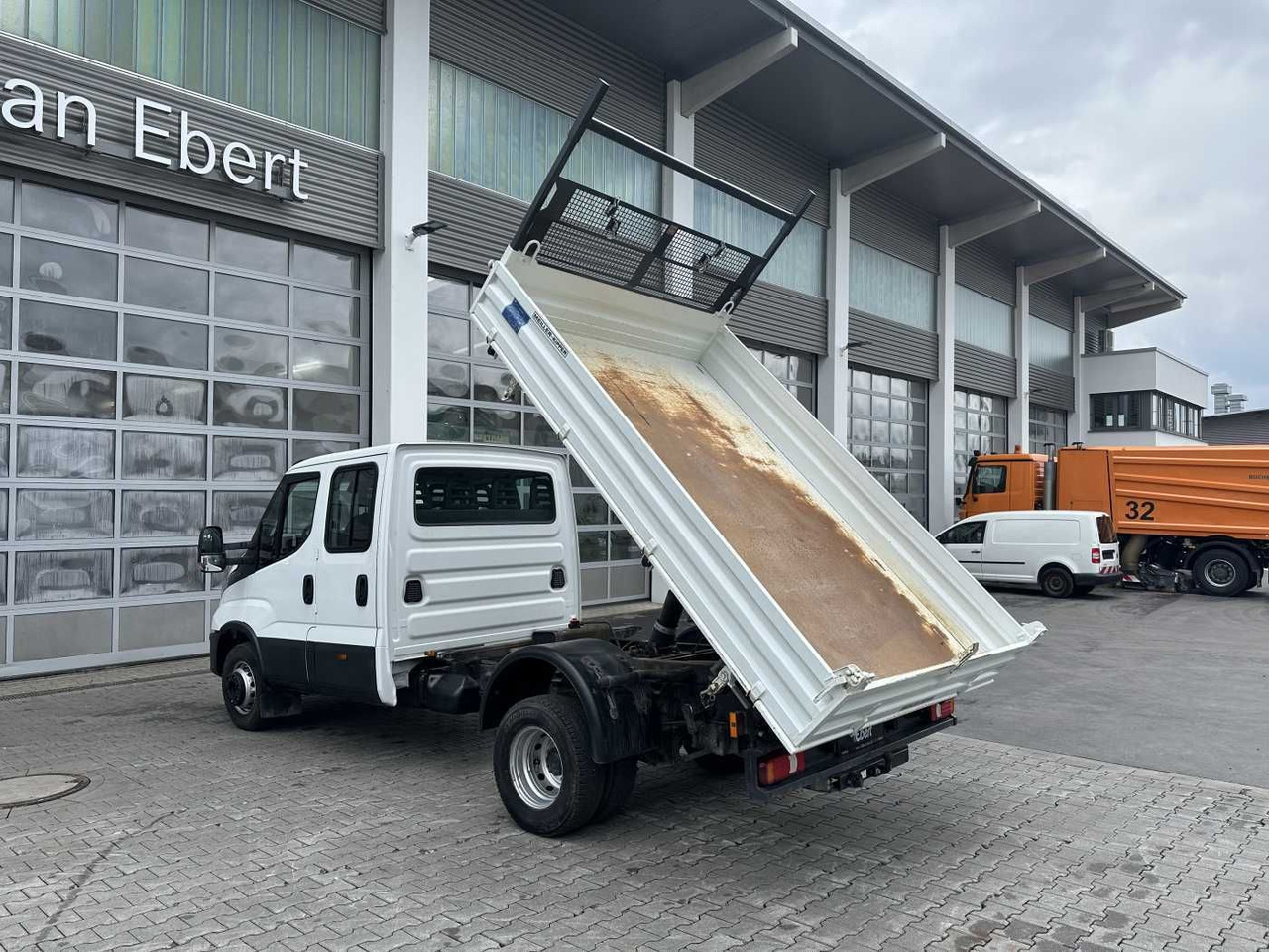Iveco 70C18H 3-S.Kipper *R.3750mm*7Sitze*AHK* - Tarbesõiduk kallur: pilt 3 Iveco 70C18H 3-S.Kipper *R.3750mm*7Sitze*AHK* - Tarbesõiduk kallur: pilt 3