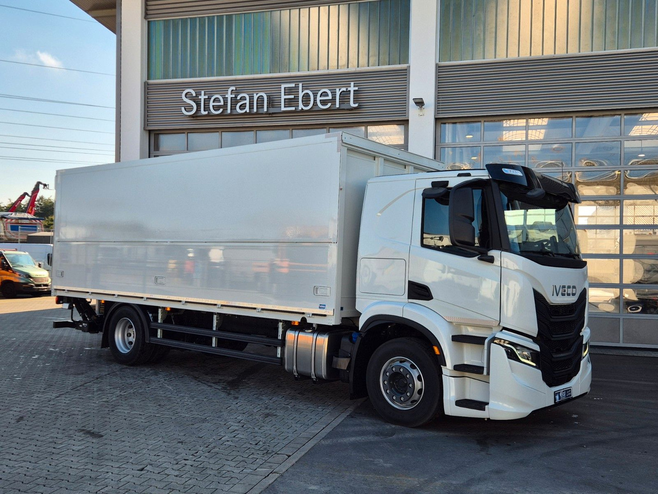 Iveco AT190S40/FP Böse Schwenkwand LBW AHK - Kasti veoauto: pilt 4 Iveco AT190S40/FP Böse Schwenkwand LBW AHK - Kasti veoauto: pilt 4